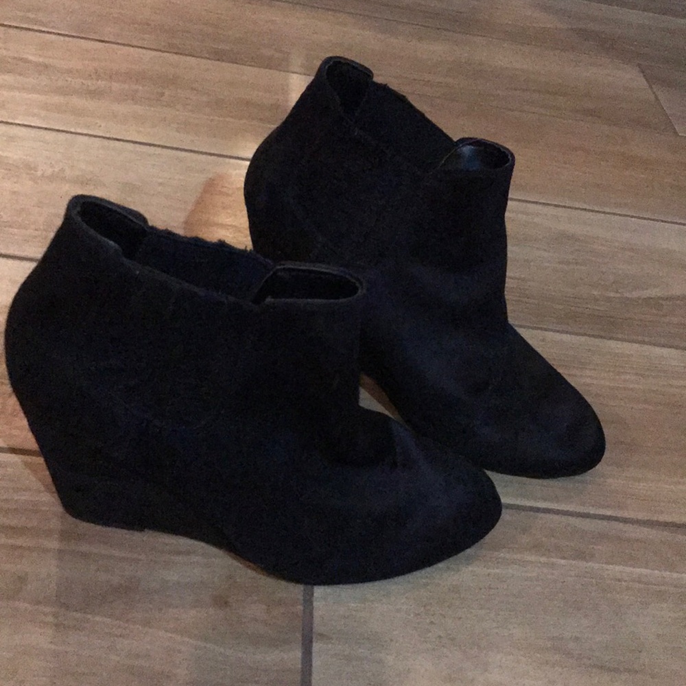 APT 9 Black Heels